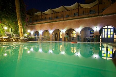 https://www.immotaroudant.com/bien/riad-du-charme-avec-piscine/